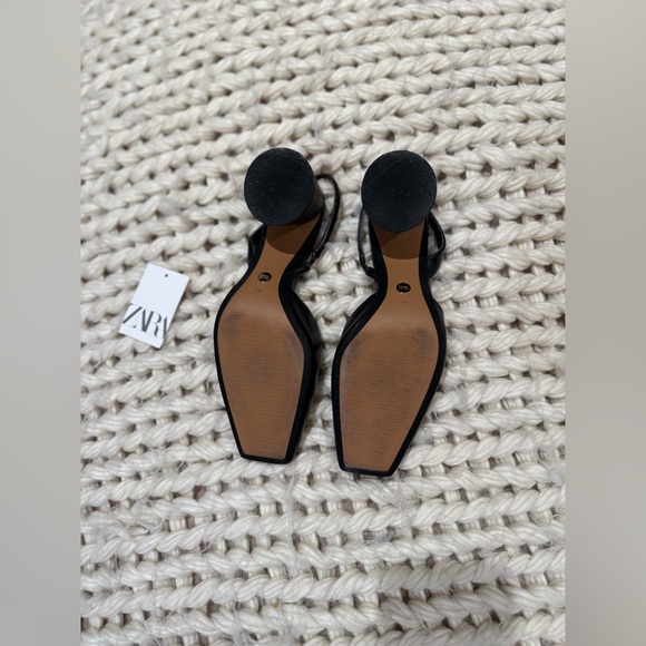 NEW ZARA limited edition Black and Gold Women's Loafers-Sandals size 38/7,5 us - Picture 9 of 17